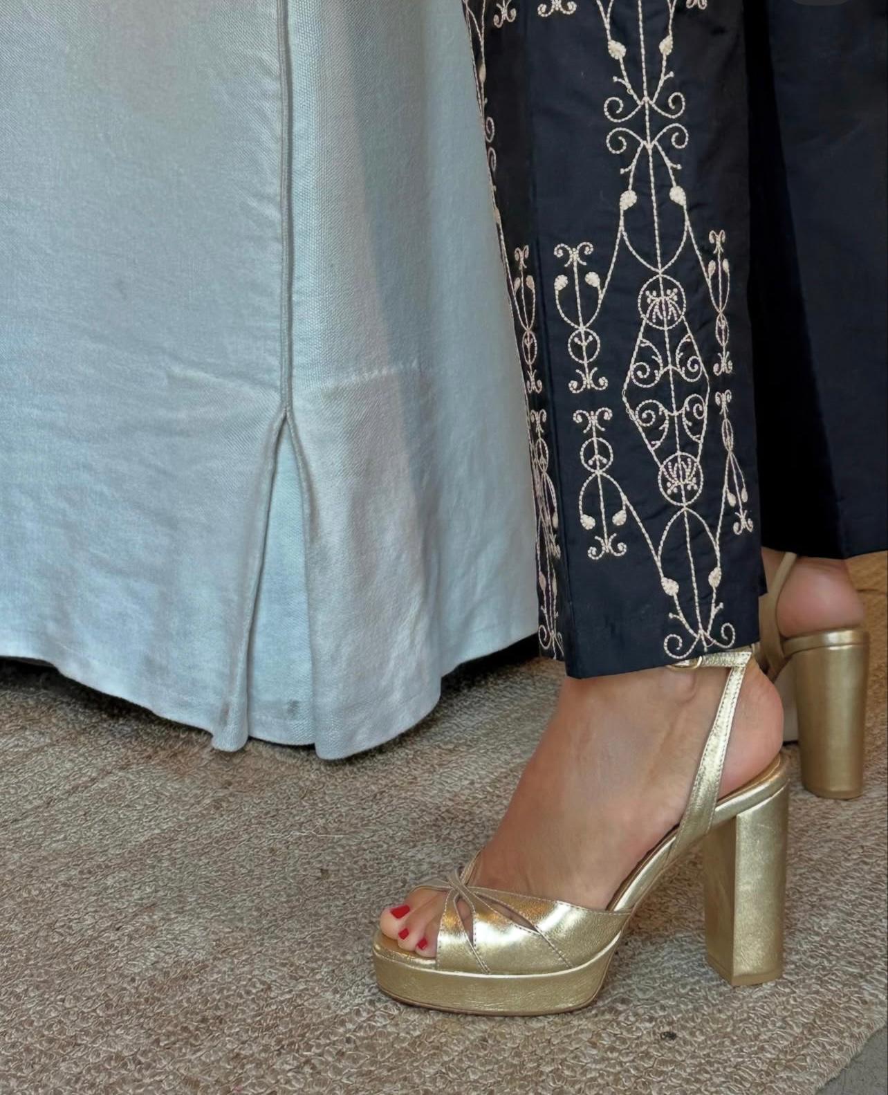 GOLD PLATFORM SANDALS | GOLD