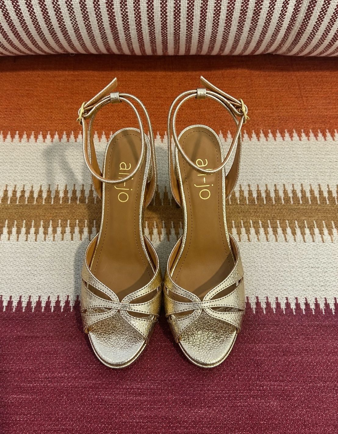GOLD PLATFORM SANDALS | GOLD